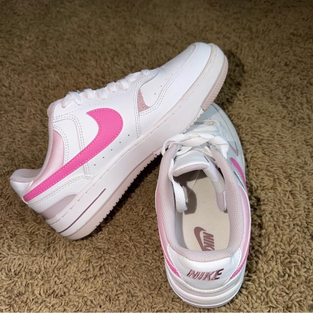 Women’s Nike Gamma Force Playful Pink Size 8 - Picture 2 of 8